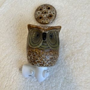 Scentsy Plug-In Owl Wax Warmer with Top